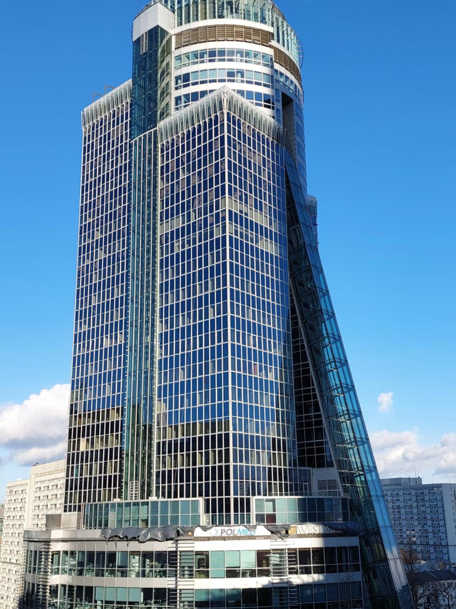 Onz Tower Butas