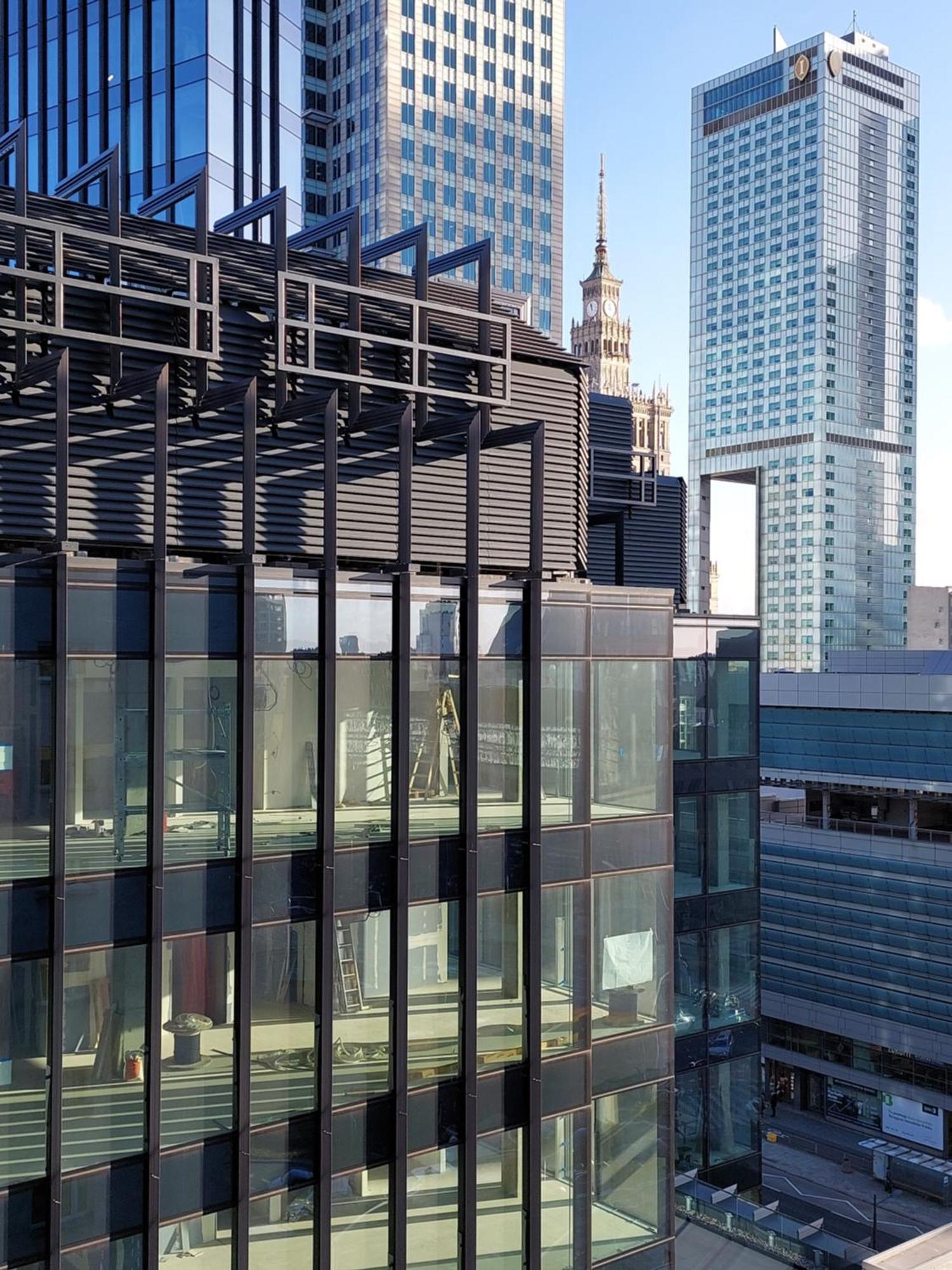 Onz Tower Butas